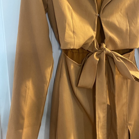 NWT size small ! - Picture 3 of 4